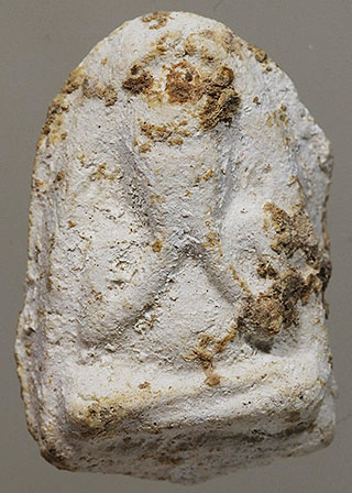 *พิมพ์ปิดตา เนื้อผง กรุวัดคลองขอม สุพรรณบุรี หลวงปู่ศุข ร่วมปลุกเสก ประมาณปี๒๔๖๐*