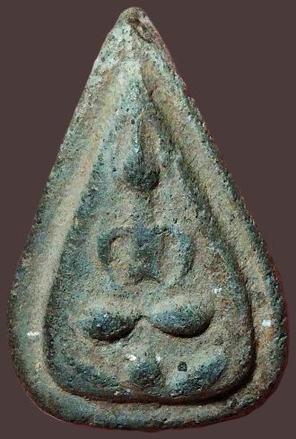 *พิมพ์สมาธิกลีบบัว หลวงพ่ออวง วัดบางวันทอง สมุทรสงคราม ปี๒๔๘๐*