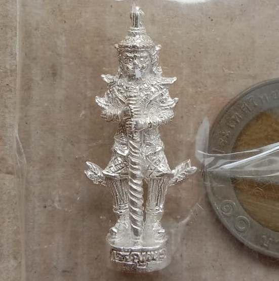 รูปหล่อโบราณ ท้าวเวสสุวรรณ รุ่นเจริญพร72 หลวงพ่อทอง วัดบ้านไร่ นครราชสีมา ปี2564 เนื้อเงิน เลข67+กล่