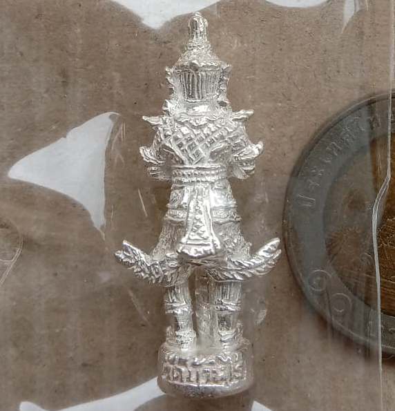 รูปหล่อโบราณ ท้าวเวสสุวรรณ รุ่นเจริญพร72 หลวงพ่อทอง วัดบ้านไร่ นครราชสีมา ปี2564 เนื้อเงิน เลข67+กล่