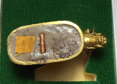 หมูมหามงคลคูณทอง หลวงพ่อคูณ วัดบ้านไร่ ปี2553 เนื้อทองทิพย์ ใต้ฐานอุดผงจีวรเกศา+ตะกรุด เลข1773+กล่อง