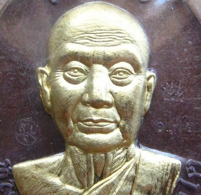 "เจริญพร"หลวงปู่จื่อ วัดเขาตาเงาะ ชัยภูมิ ปี2558เลข136 ทองแดงมันปูหน้าฝาบาตร สร้าง500เหรียญ+กล่อง