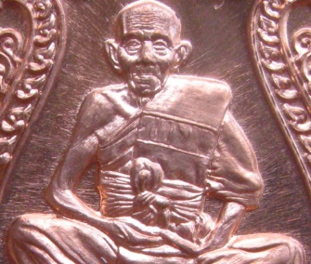 เสมาสมปรารถนา หลวงปู่แสน วัดบ้านหนองจิก จ ศรีสะเกษ ปี2559 เนื้อทองแดงหลังเรียบไม่ตัดปีก เลข616+กล่อง