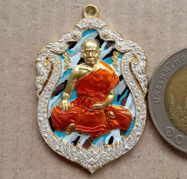 เหรียญเสมาเศรษฐีนะหน้าทอง หลวงพ่อพัฒน์ วัดห้วยด้วน จ.นครสวรรค์ เนื้อทองเหลืองลงยา เลข67+กล่อง