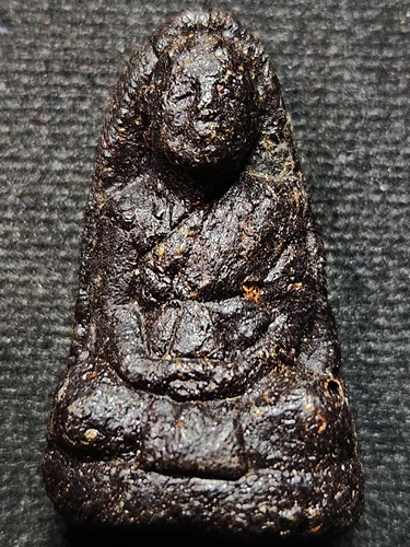  วัดโตนดหลวง เพชรบุรี รูปเหมือน หลวงพ่อทองสุข รุ่นแรก ปี 09  เนื้อครั่งโบราณ 