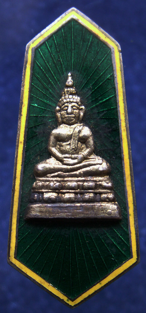 แหนบกรรมการที่ระลึกงานประจำปีพระพุทธสิหิงค์ จ.ชลบุรี พ.ศ. 2506 เนื้อเงินลงยาสีเขียว