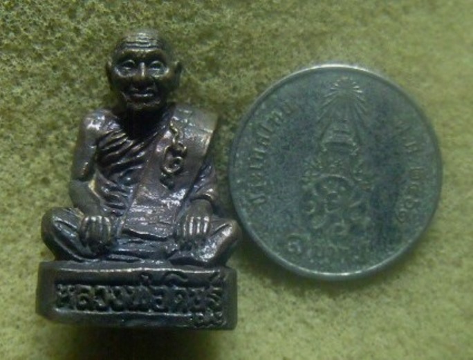 **เบาๆ**รูปหล่อหลวงพ่อดิษฐ์ วัดปากสระ จ.พัทลุง เนื้อชนวนก่า ปี ๒๕๔๙**สวยๆ สายเขาอ้อไม่ควรพลาด