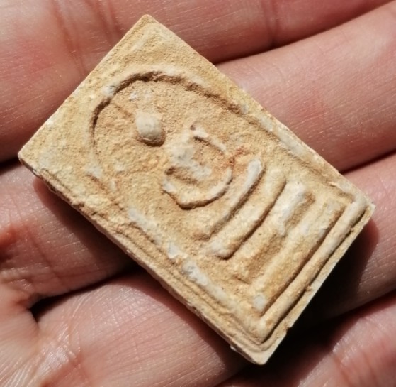 สมเด็จบางขุนพรหมแช่น้ำมนต์​ พิมพ์ใหญ่พระประธาน วัดบางขุนพรหม​ พร้อมกล่องเดิม ปี 2547 เคาะเดียว