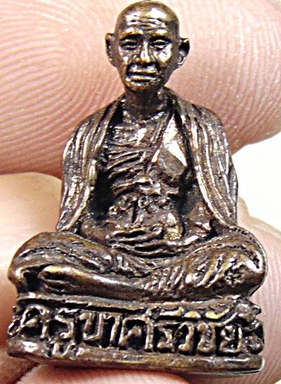 รูปหล่อครูบาศรีวิชัย  ๒