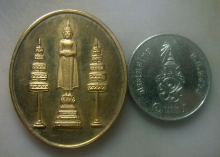 **เบาๆ**เหรียญหลวงพ่อวัดบ้านแหลม รุ่น ลาภ ผล พูน ทวี วัดเพชรสมุทรวรวิหาร สมุทรสงคราม ปี ๒๕๓๘**สวยๆ