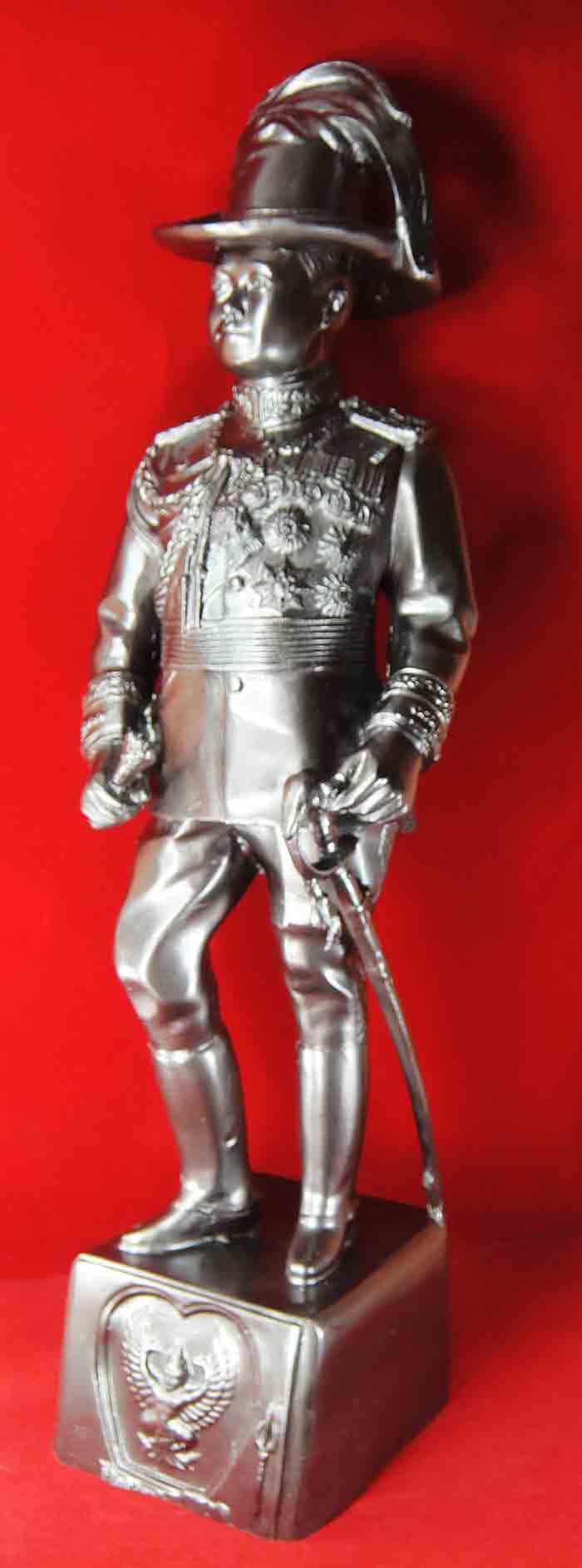 รูปหล่อขนาดบูชา พระบาทสมเด็จพระมงกุฎเกล้าเจ้าอยู่หัว รัชกาลที่ 6 ทรงฉลองพระองค์ชุดลูกเสือ 