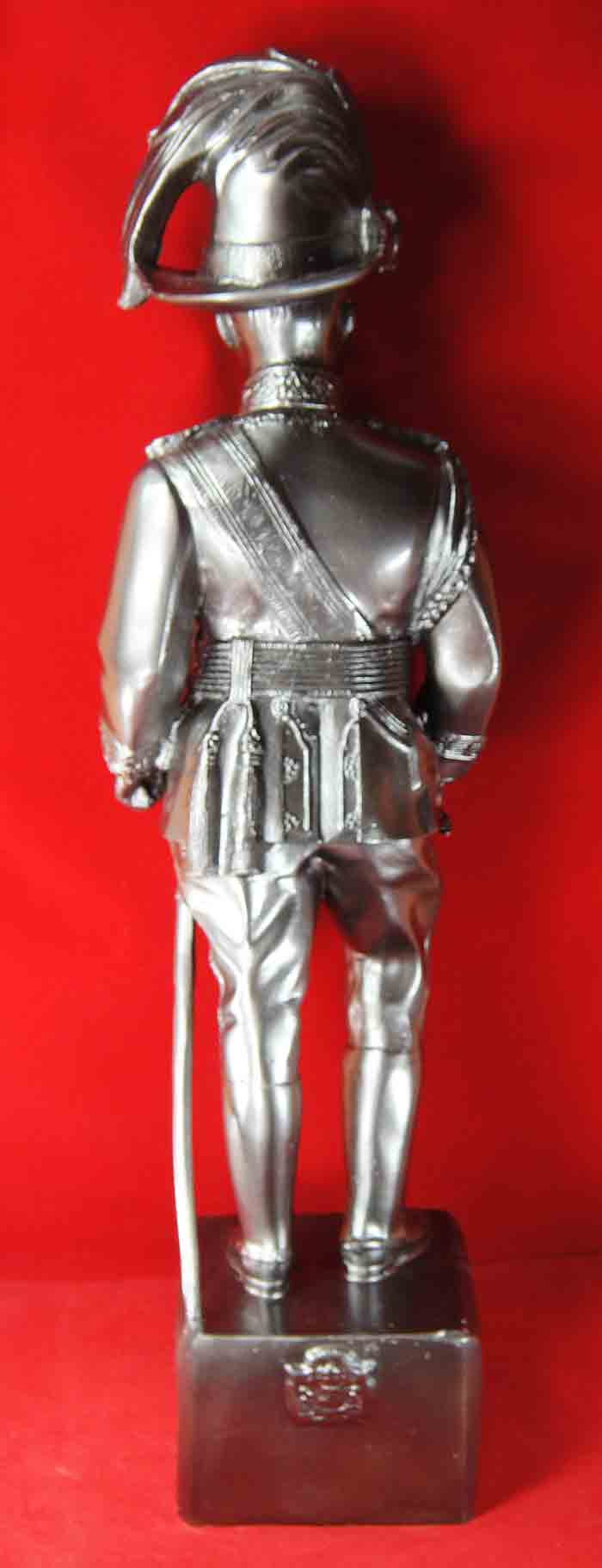 รูปหล่อขนาดบูชา พระบาทสมเด็จพระมงกุฎเกล้าเจ้าอยู่หัว รัชกาลที่ 6 ทรงฉลองพระองค์ชุดลูกเสือ 