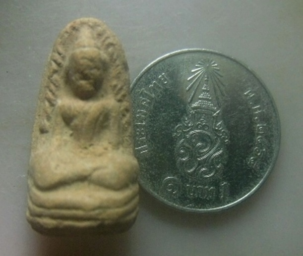 **เบาๆ**พระรอด เนื้อดิน ค่ายอดิศร จ.สระบุรี ปี ๒๕๑๔**หลังปั๊มยันต์ ลพ.ทิม, ลพ.กวย, ลพ.โต๊ะ เสก