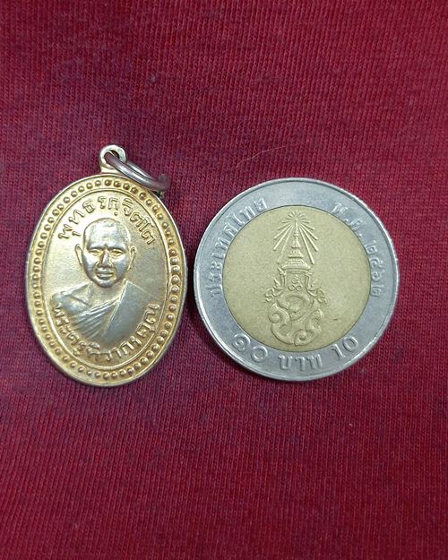 เหรียญพระครูทิวากรคุณ(กลีบ) วัดตลิ่งชัน รุ่นซ่อมอุโบสถ กะไหล่ทอง ปี20