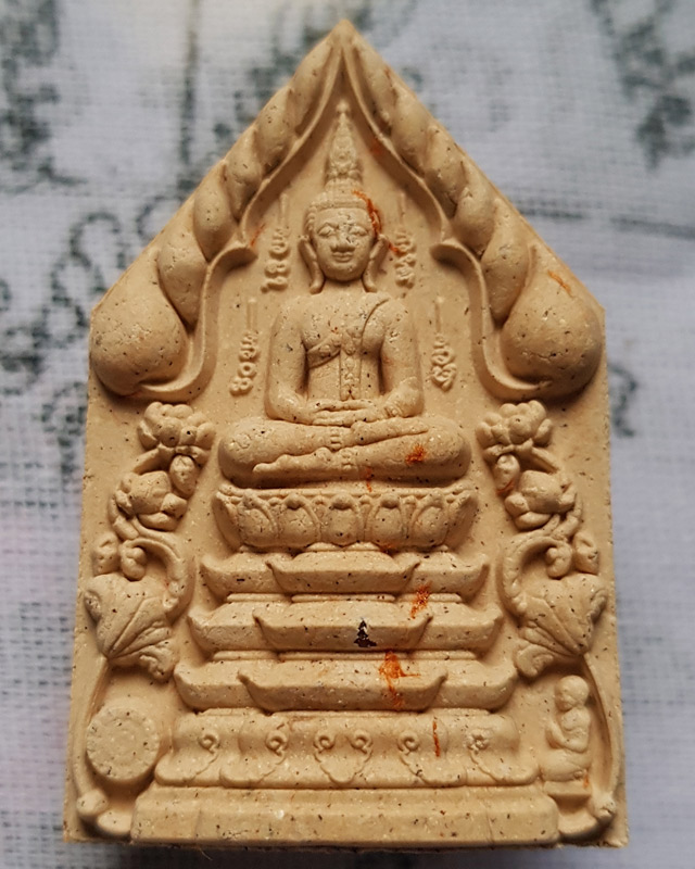 พระพุทธเจริญทรัพย์ หลวงปู่มหาศิลา สิริจันโท เนื้อว่านนะตะบะโรยพลอยเล็กหน้าหลังคลุกจีวร รายการที่ 5