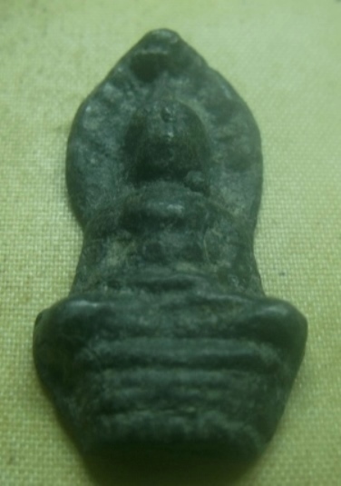 **เบาๆ**พระนาคปรก เนื้อชินตะกั่ว ขึ้นคราบเก่าๆ ไม่ทราบที่**เนื้อจัด สวยๆ เชิญชมครับ