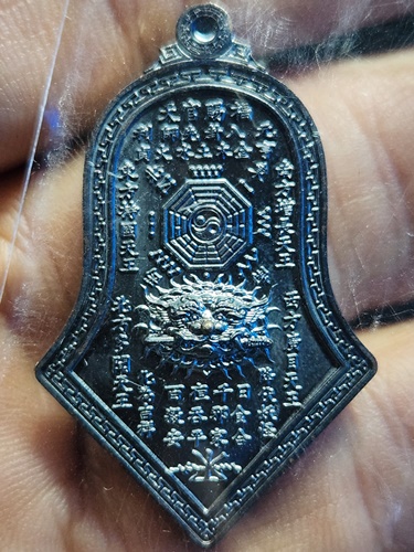 วัดจุฬามณี จ.สมุทรสงคราม เหรียญกันชงทรงจำปีใหญ่ หลวงพ่ออิฏฐ์  รุ่น5 เสริมมงคล  ปี65 เนื้อทองแดงรมดำ