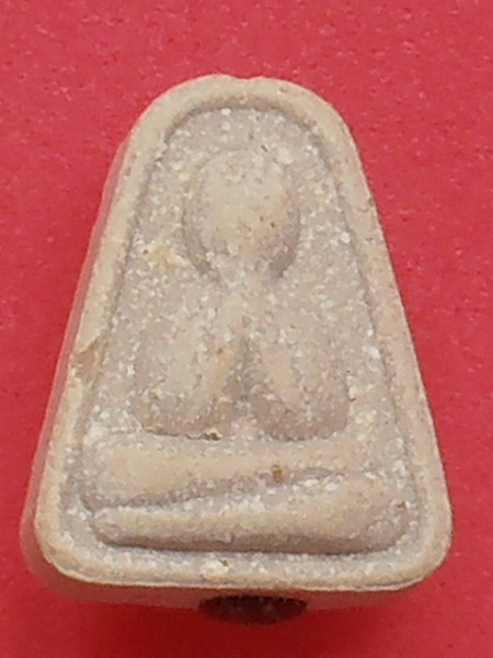 พระปิดตาเนื้อผง  วัดมะขาม ปทุมธานี