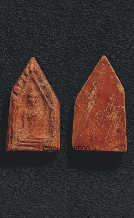 ขุนแผนสะพายดาบ หลวงพ่อทาบ วัดกระบกขึ้นผึ้ง จ.ระยองครับ พิมพ์เล็ก เนื้อแดง หลังลายกระดาน(กาบหมาก)ครับ