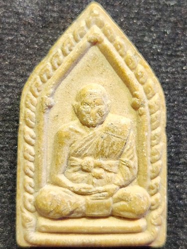  วัดพระขาว อ.บางบาล จ.อยุธยา พระผงรูปเหมือนพิมพ์ห้าเหลี่ยม หลวงปู่ทิม หลังยันต์9ยอด