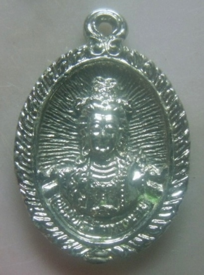 **เบาๆ**เหรียญหล่อพระมหาโพธิสัตว์กวนอิม กวนอิมธรรมสถาน หลังหนังสือจีน**กะไหล่เงินสวยๆ เชิญชมครับ