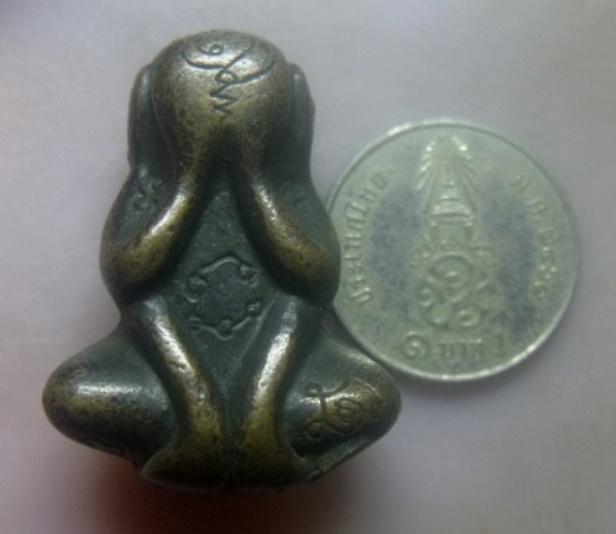 **เบาๆ**พระปิดตามหาอุตม์ ยันต์รอบองค์ เนื้อโลหะผสม เก่าๆ ไม่ทราบที่**เนื้อจัด เชิญชมครับ 