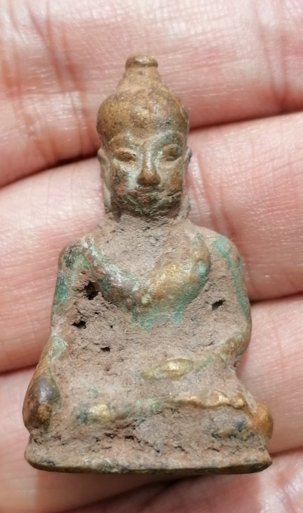 พระไม่ทราบที่ เคาะเดียว  