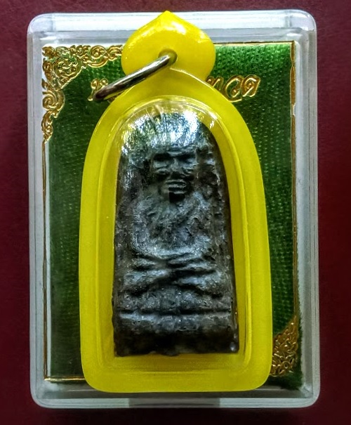 หลวงปู่ทวด รุ่นปาฏิหาริย์-ลายเซนต์ ปี49-51 พิมพ์พระรอด เนื้อว่าน ฝังหัวใจพระราหู...เคาะเดียวแดง...