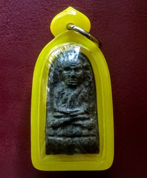 หลวงปู่ทวด รุ่นปาฏิหาริย์-ลายเซนต์ ปี49-51 พิมพ์พระรอด เนื้อว่าน ฝังหัวใจพระราหู...เคาะเดียวแดง...