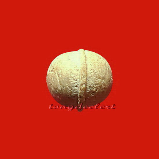 ลูกอมผงอิทธิเจ หลวงพ่ออุตตมะ วัดวังก์วิเวการาม จ.กาญจนบุรี สวยมากค่ะ