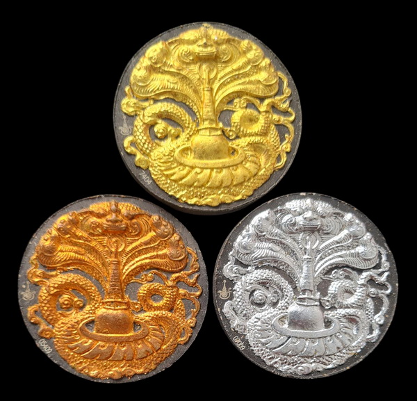 เคาะแรกแดง...เสวยสุข รวม ๓ องค์ กล่องเดิม / ส่ง ems