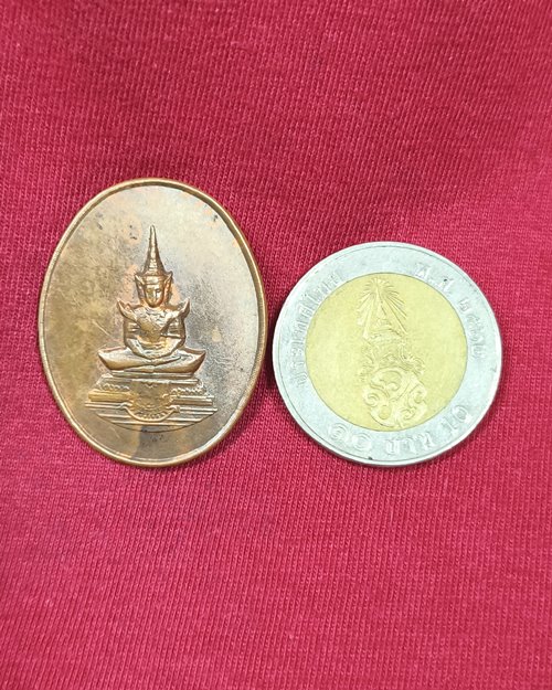 เหรียญพระแก้วมรกต สร้างบูชาพระคุณ เนื้อทองแดงผิวไฟ