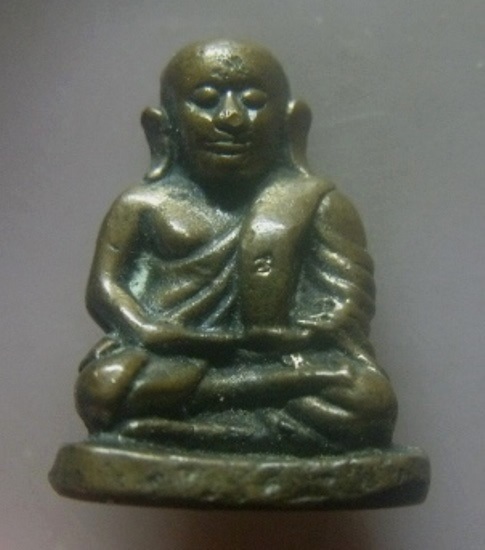 **เบา​ๆ​**รูปหล่อหลวงพ่อเงิน วัดบางคลาน เนื้อโลหะผสม เก่าๆ**ตอกโค้ด เนื้อจัด สวยๆ