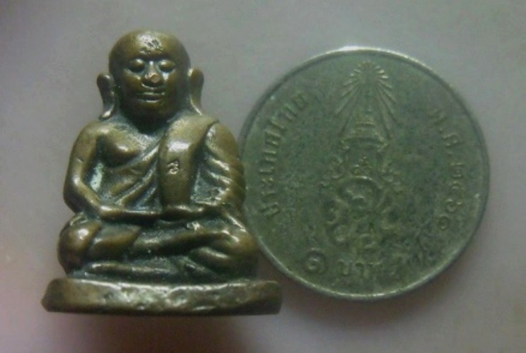 **เบา​ๆ​**รูปหล่อหลวงพ่อเงิน วัดบางคลาน เนื้อโลหะผสม เก่าๆ**ตอกโค้ด เนื้อจัด สวยๆ