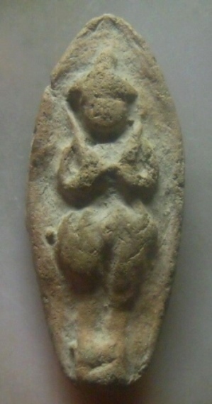 **เบาๆ**พระร่วงทรงเกราะ เนื้อดิน เก่าๆ ไม่ทราบที่**สวยๆ เชิญชมครับ