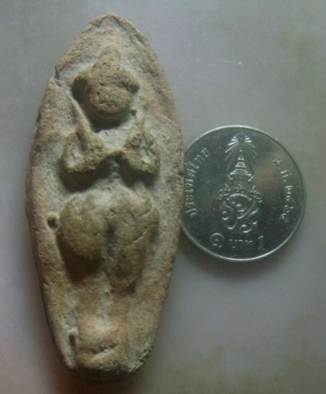 **เบาๆ**พระร่วงทรงเกราะ เนื้อดิน เก่าๆ ไม่ทราบที่**สวยๆ เชิญชมครับ