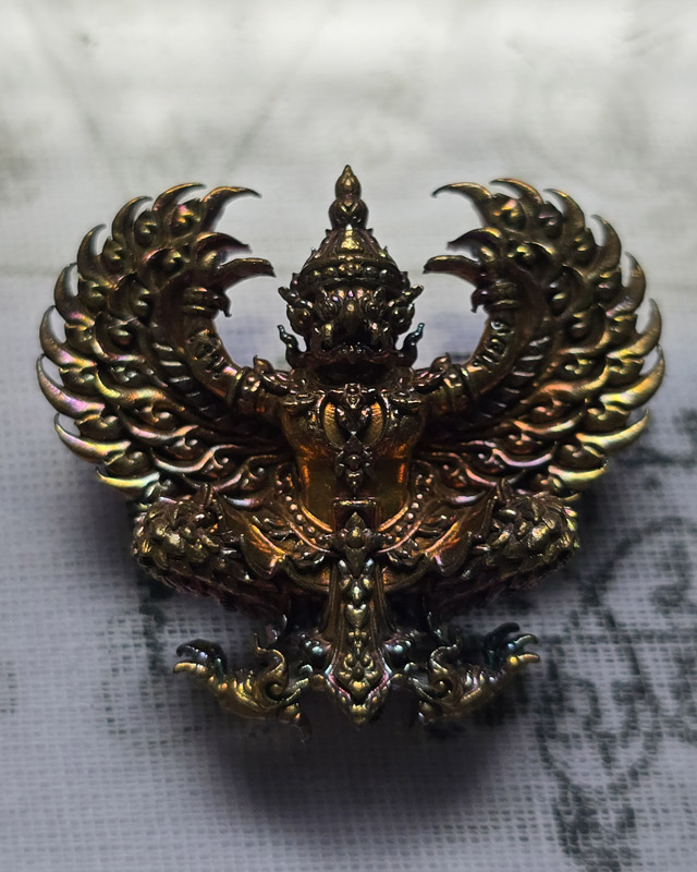 พญาครุฑ รุ่นรวยหมื่นล้าน หลวงพ่อพัฒน์ วัดห้วยด้วน ปี2563 พิมพ์ใหญ่ เนื้อทองแดงรุ้ง พร้อมกล่องเดิม