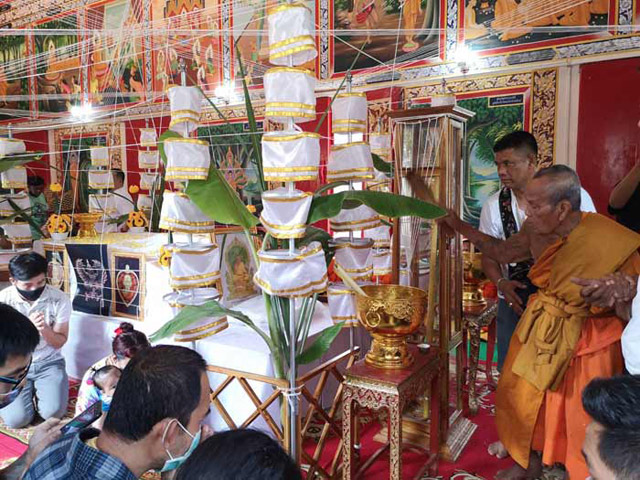 พญาครุฑ รุ่นรวยหมื่นล้าน หลวงพ่อพัฒน์ วัดห้วยด้วน ปี2563 พิมพ์ใหญ่ เนื้อทองแดงรุ้ง พร้อมกล่องเดิม