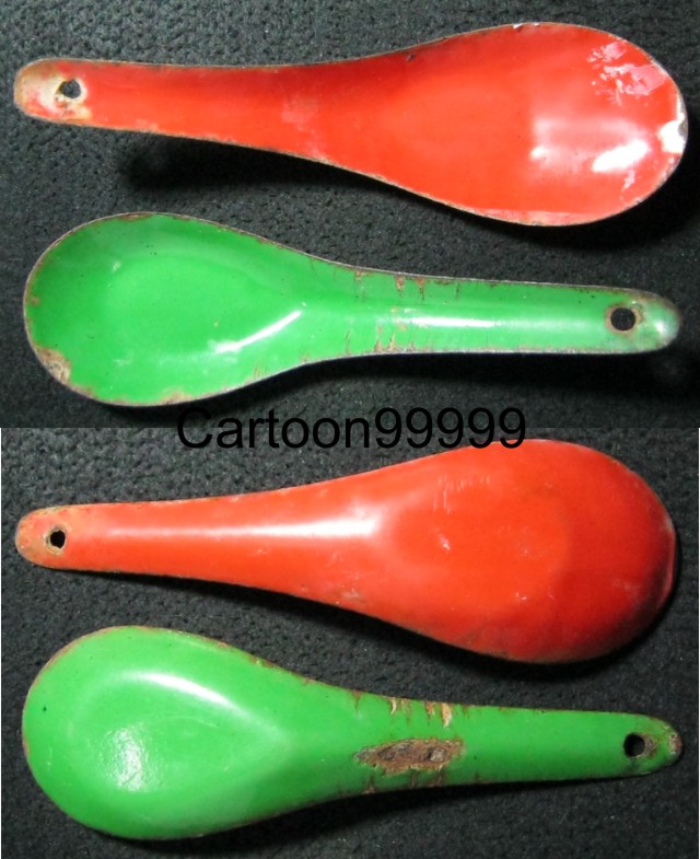 ช้อนสังกะสี ๔ สี ครบชุดครับ ของเก่า สำหรับสะสมครับ