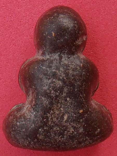 พระปิดตา เนื้อผงจุ่มรัก