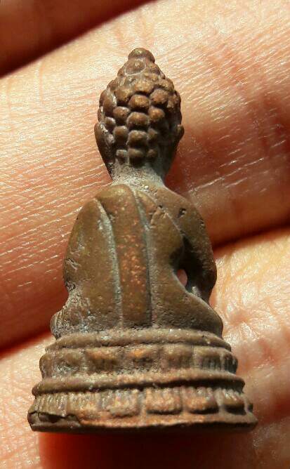 พระไม่ทราบที่ เคาะเดียว   