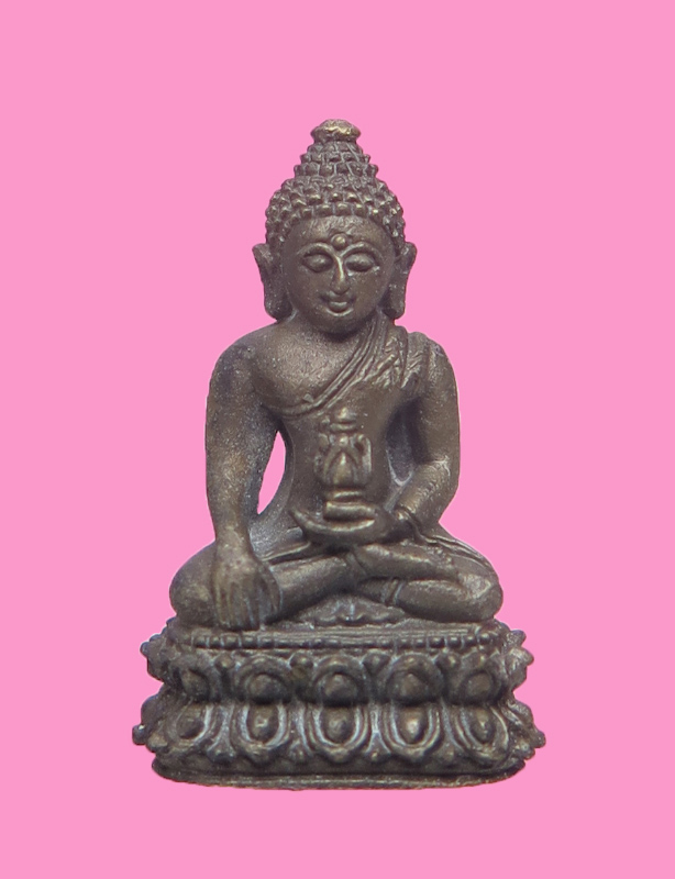 พระชัยวัฒน์เฉลิมพล6รอบ ปี2528 เนื้อโลหะบ้านเชียง หลวงพ่อคลิ้งปลุกเสก