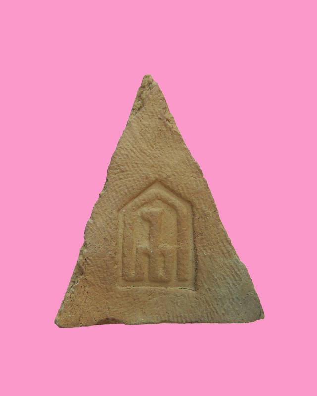 พระนางพญาเสน่ห์จันทร์ รุ่นฉลอง 700 ปี ลายสือไทย หลวงพ่อเกษม เขมโก แห่งสุสานไตรลักณ์ จังหวัดลำปาง