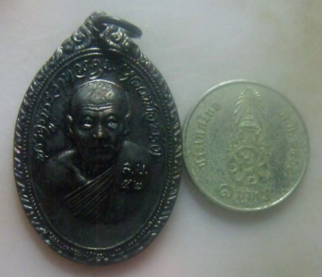 **เบา​ๆ**เหรียญหลวงพ่อพริ้ง วัดโบสถ์โก่งธนู รุ่นสร้างศาลาปฏิบัติธรรม จ.ลพบุรี ปี ๒๕๕๒**หลังยันต์ สวย
