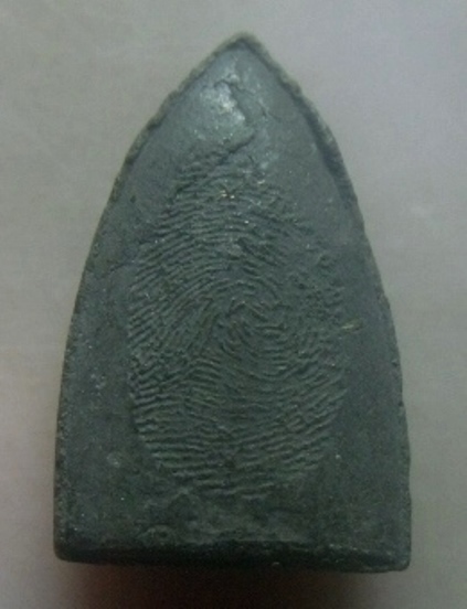 *เบาๆ**หลวงปู่ทวด วัดช้างให้ เนื้อว่าน รุ่นสร้างศูนย์ศิลปาชีพ เสาร์ห้า ปี ๒๕๓๗**หลังลายนิ้วมือ สวยๆ