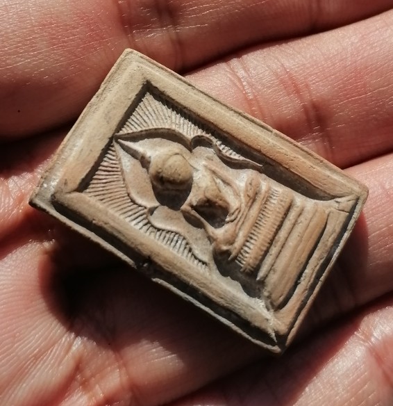 สมเด็จแหวกม่านรัศมี เนื้อดิน ผสมผงพุทธคุณ​ หลวงพ่อกวย ยุคต้น​ เคาะเดียว