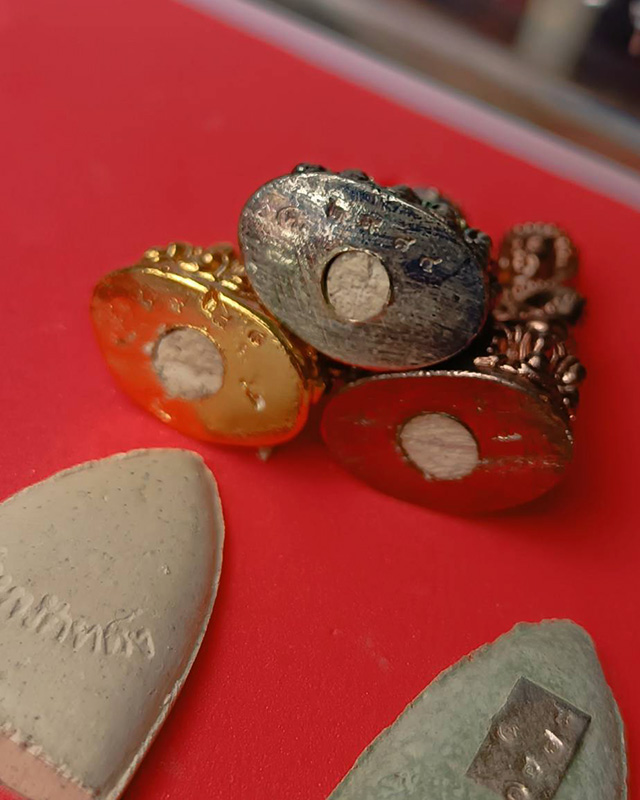 ชุดกรรมการ เลข 2984...พระชัย หลวงปู่ทวด รุ่นตำหนักทอง หลวงปู่ทอง สุสังวโร วัดป่ากอสุวรรณ ครบชุด 8 อง