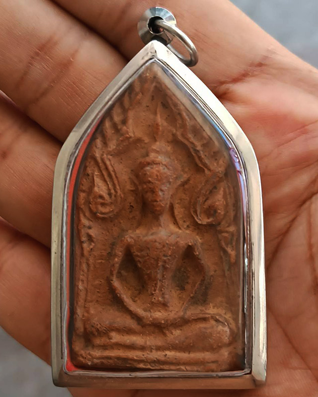 พระขุนแผนเนื้อดิน พิมพ์ทรงพลใหญ่ พระเกจิสร้าง พระบ้านเก่าเก็บหลายสิบปี ขนาดสูง 6 ซ.ม. พร้อมตลับเสตนเ