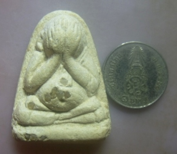 **เบา​ๆ​**พระปิดตามหาลาภ เนื้อผงฝังพระธาตุ เก่าๆ ไม่ทราบที่**เนื้อจัด สวยๆ เชิญชมครับ