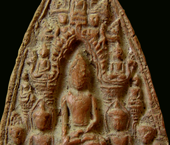 พระเนื้อดินองค์ใหญ่ ขนาดเกือบๆฝ่ามือได้นะ พิมพ์ทรงสวย ลึกคม ชัดเจน สภาพสวยๆเลยครับ